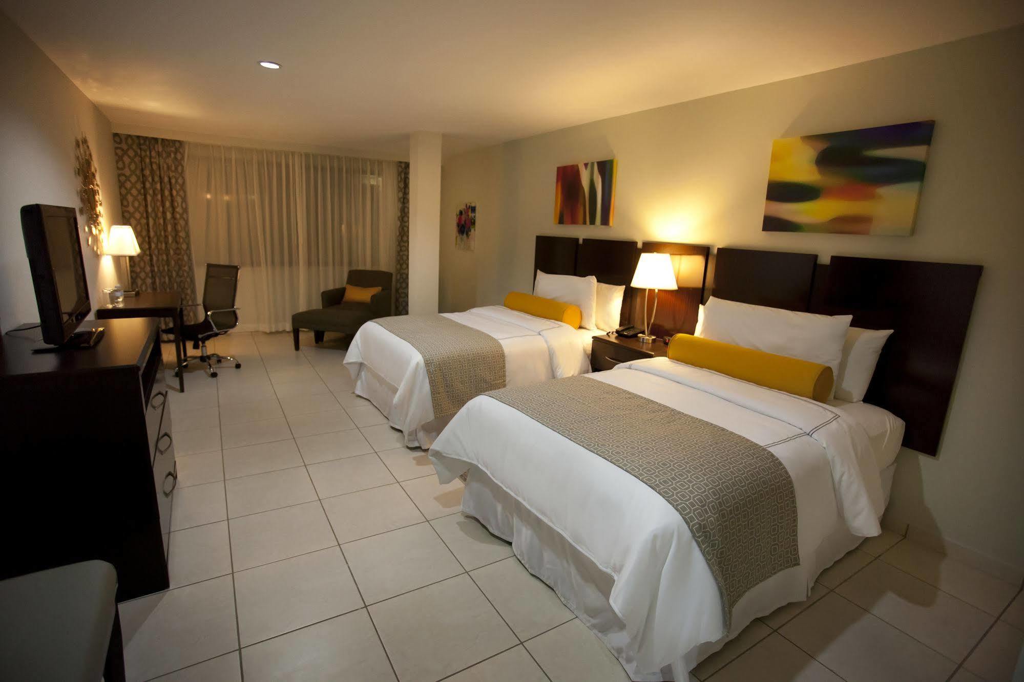Hotel Los Andes Сан Педро Сула Екстериор снимка
